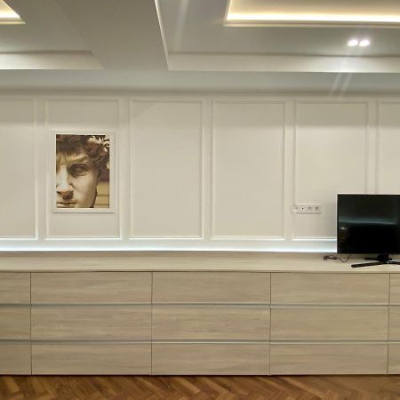 Modern Classic 2 Bedroom Apartment Near Most City Dnipro Exterior foto