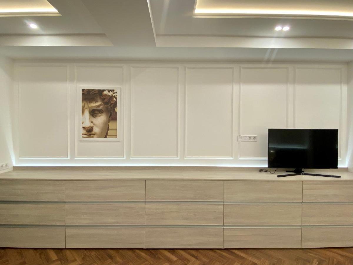 Modern Classic 2 Bedroom Apartment Near Most City Dnipro Exterior foto
