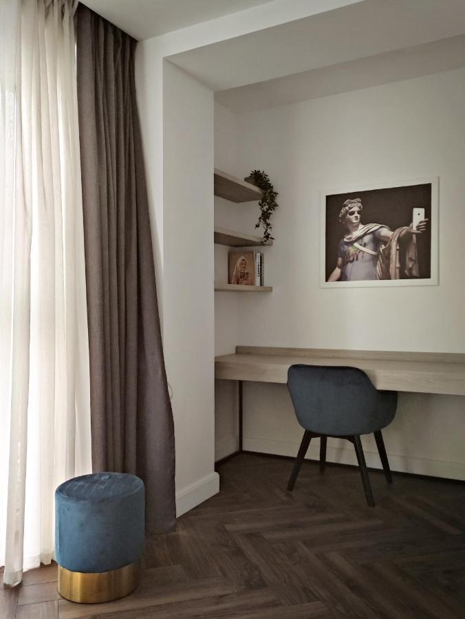 Modern Classic 2 Bedroom Apartment Near Most City Dnipro Exterior foto