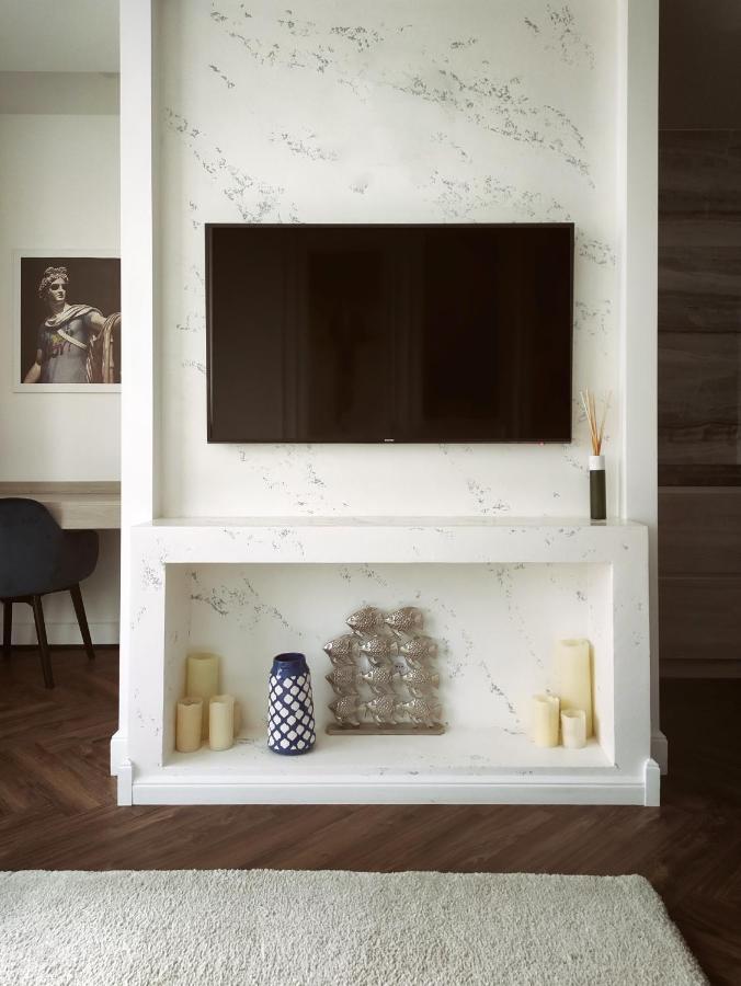 Modern Classic 2 Bedroom Apartment Near Most City Dnipro Exterior foto